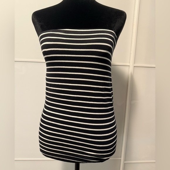 💸CLEARANCE 4 for $15💸 Black and White Strapless Shirt - Picture 1 of 5
